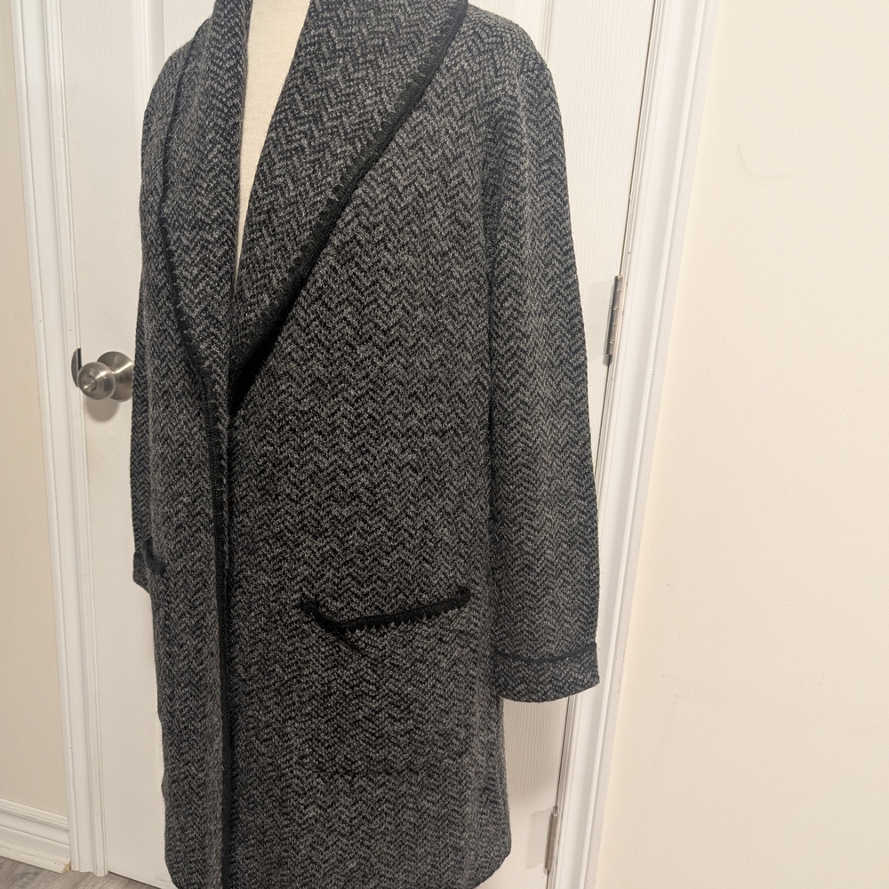 Ellen Tracy Black and Gray Cardigan Sweater